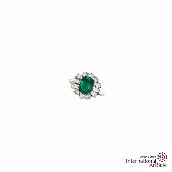 Anello in O.B. con smeraldo e diamanti...