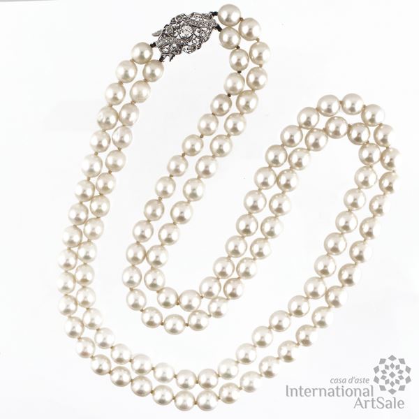 Collana due fili di perle coltivate, chiusura in O.B....  - Asta Gioielli e Orologi - Casa d'Aste International Art Sale