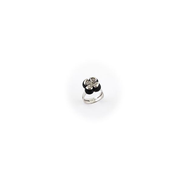 ONYX, DIAMOND AND GOLD RING
