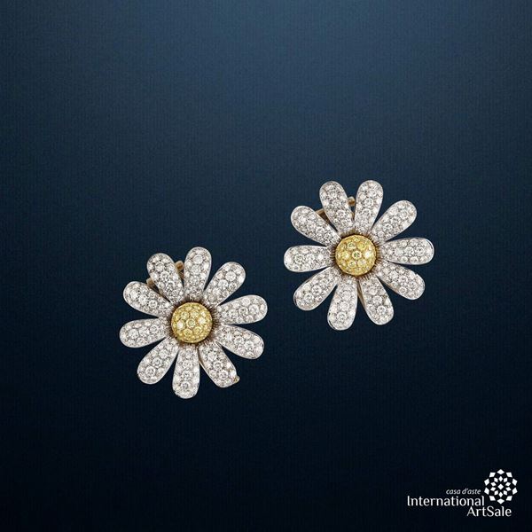 Due spille in O.B.+ O.G. con brillanti e diamanti gialli...